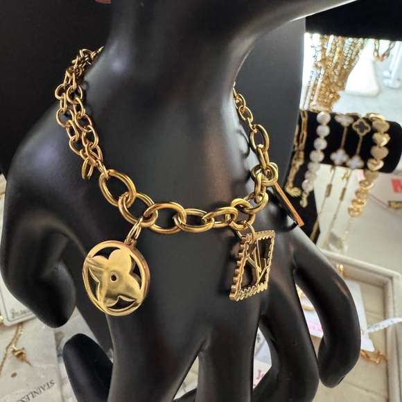 Beautiful charm bracelet - Picture 4 of 4